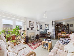 Lounge/Diner- click for photo gallery